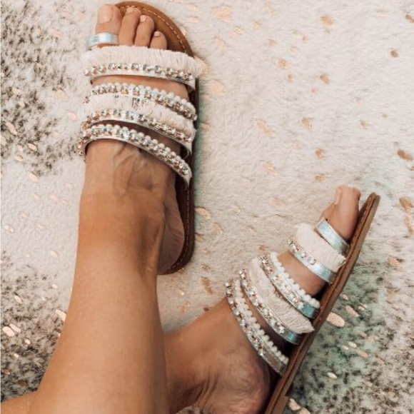 CAMEL TOES FRINGE EMBELLISHED TOE SANDALS SIZE 7 TAN - Picture 2 of 8